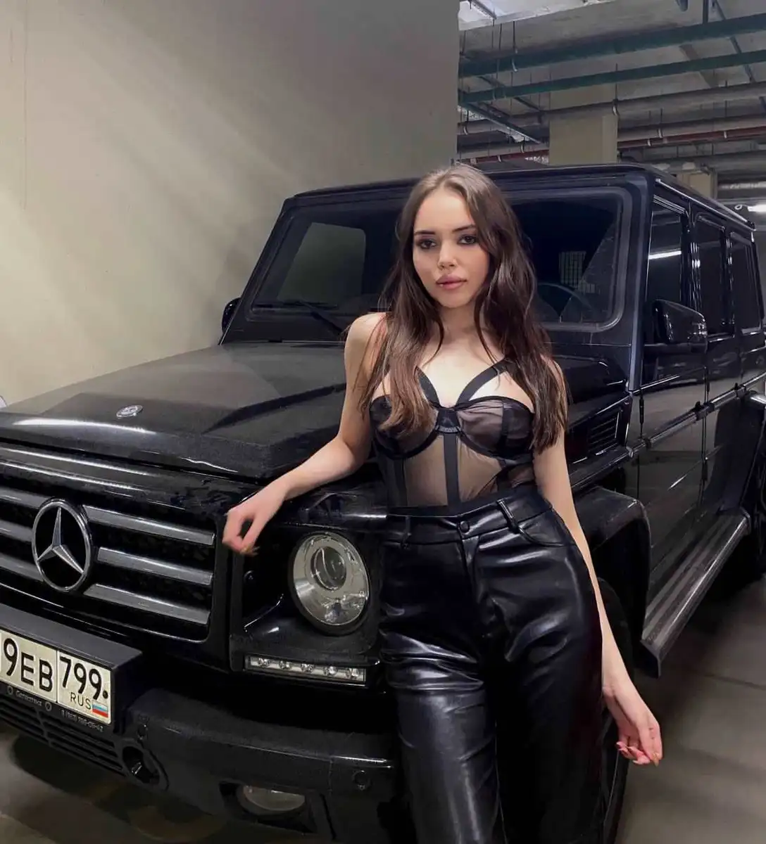 Evva escort in Dubai