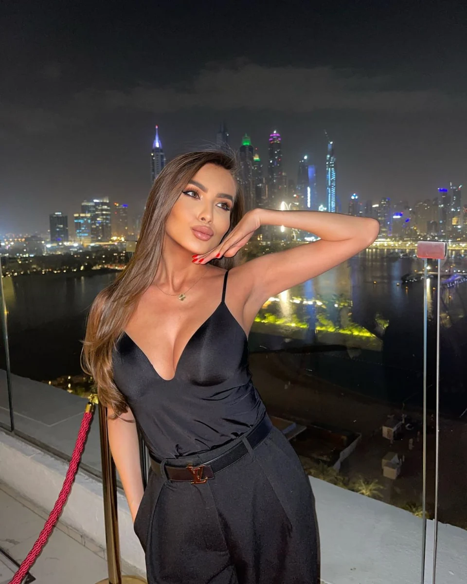 Simona escort à Dubaï