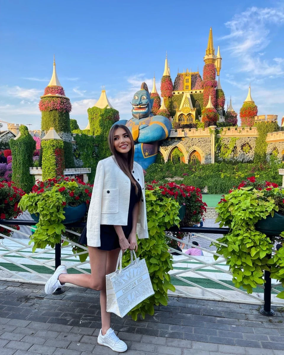 Simona escort à Dubaï