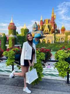 Simona escort à Dubaï