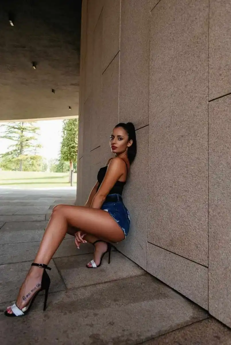 Zarina escort in Dubai