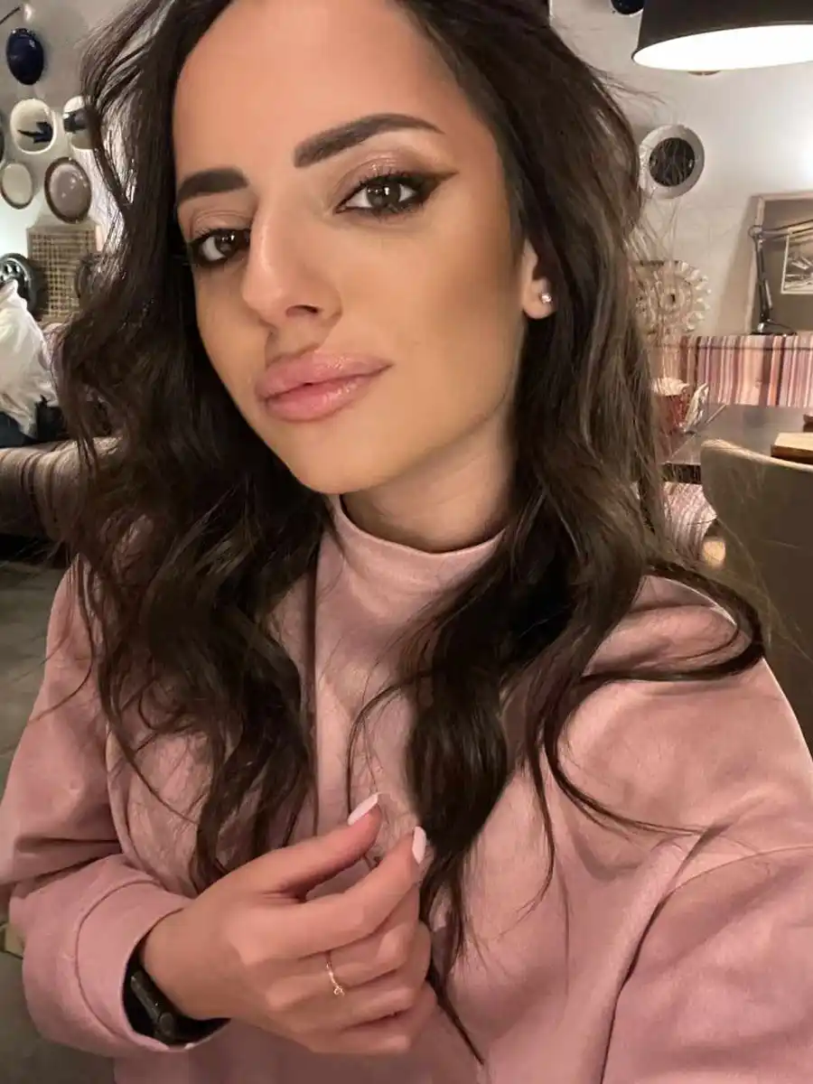 Zarina escort in Dubai